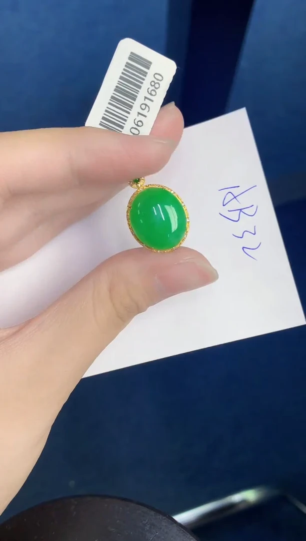 翡翠18K金镶嵌颈饰天然翡翠緬甸A貨