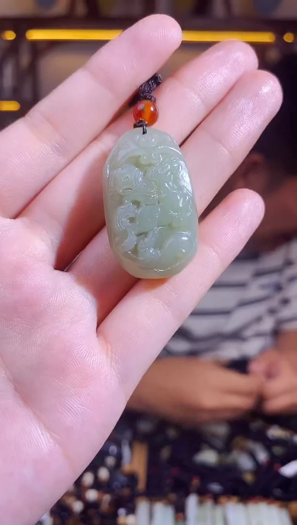 颈饰未镶嵌和田玉1