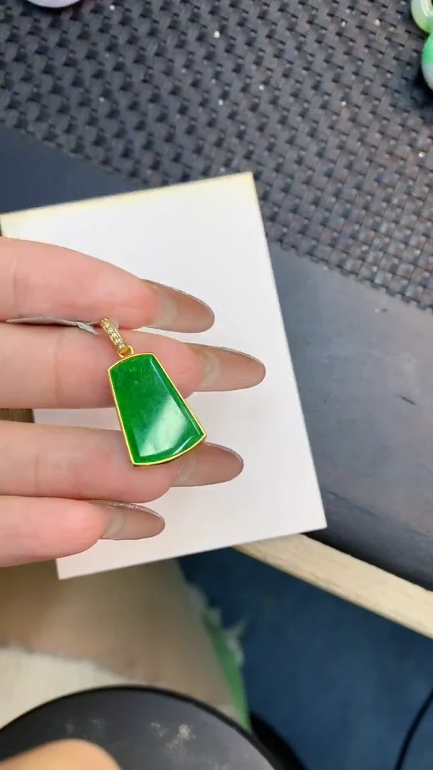 颈饰未镶嵌翡翠1