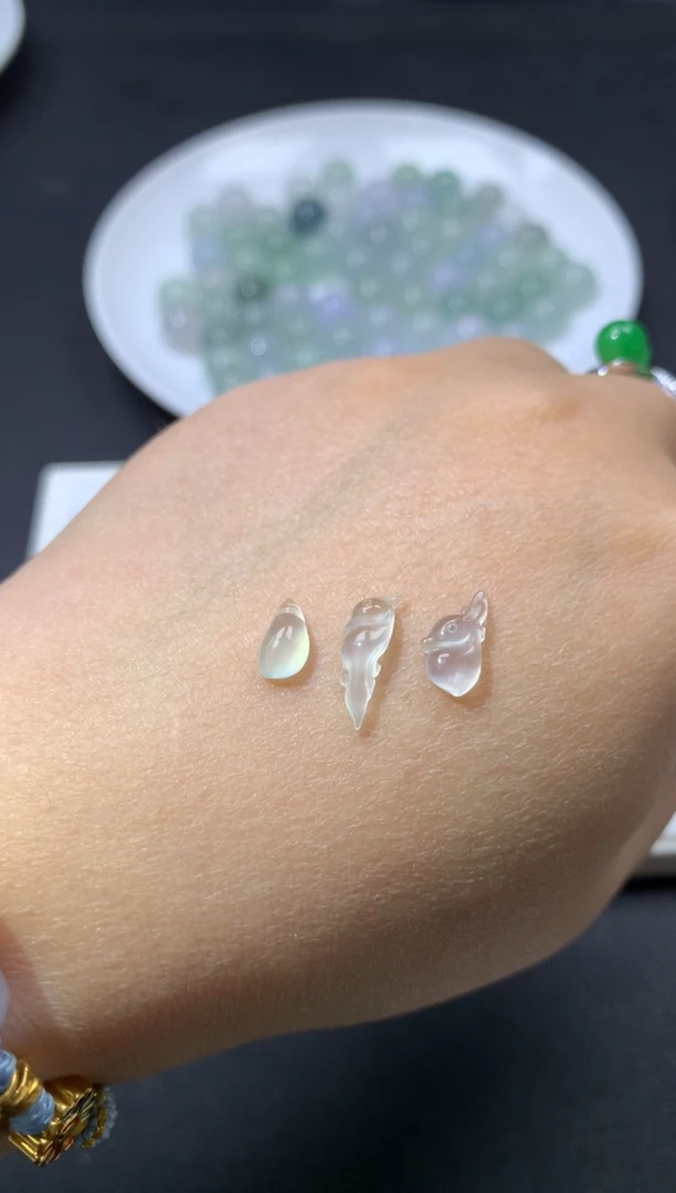 【闪购商品】定制翡翠未镶嵌鹿 多样性发其一