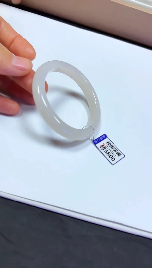 颈饰未镶嵌和田玉50.6手镯