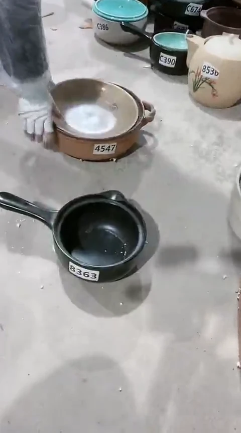 【闪购商品】瑕疵不圆黑奶锅不带盖4737