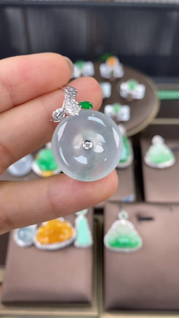 【闪购商品】翡翠吊坠(不含链)18K金镶嵌翡翠平安扣