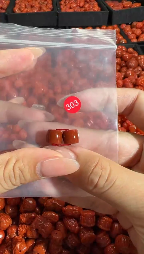 颈饰未镶嵌南红玛瑙1