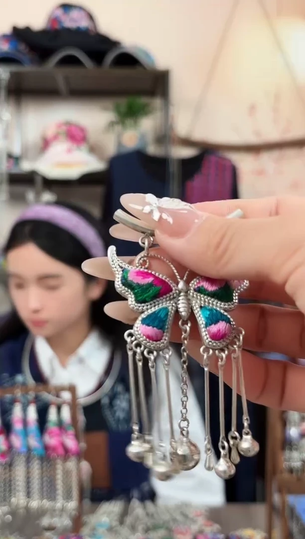 织绣民族风非遗老绣饰品558