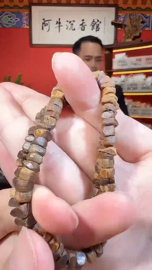 沉香手串Q7顺化红土片片珠3克多样性发一