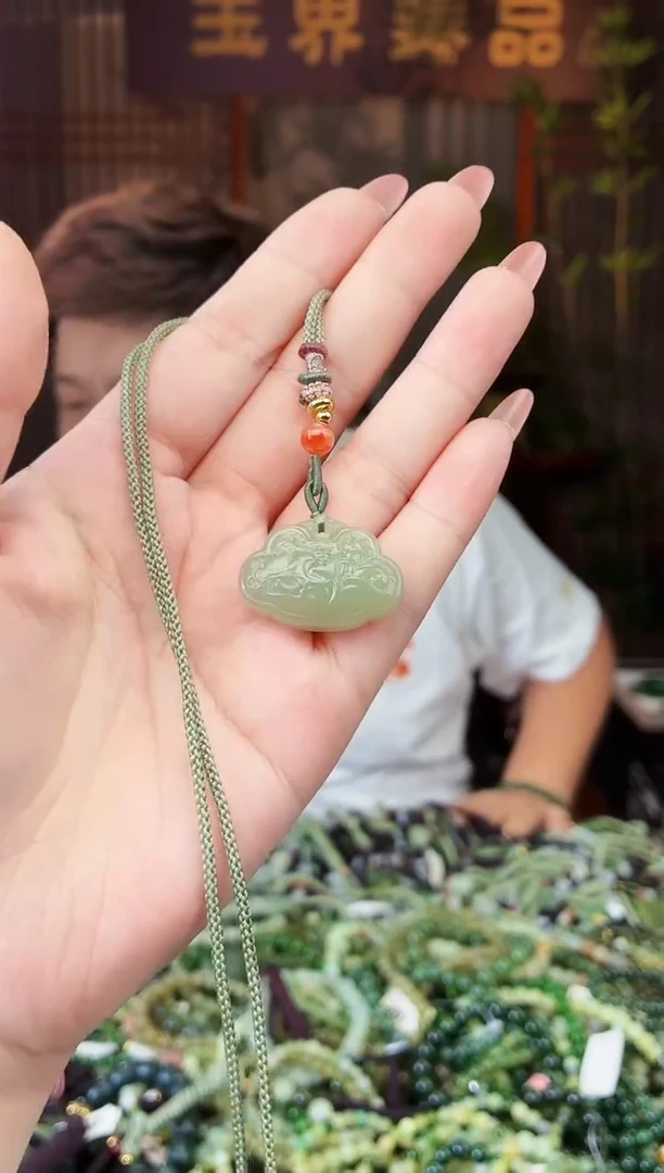 和田玉未镶嵌颈饰拍一发一