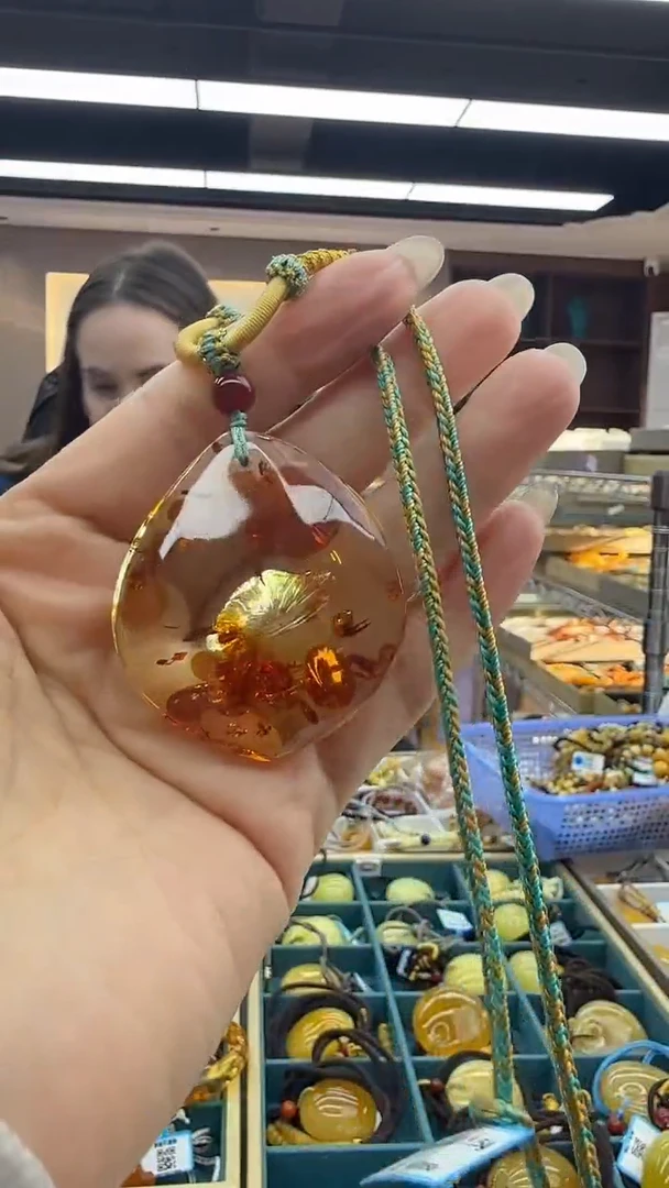 琥珀颈饰未镶嵌143秒拍号 假一罚三