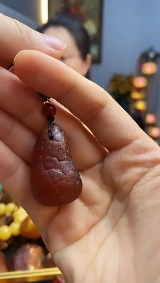 未镶嵌颈饰琥珀吊坠