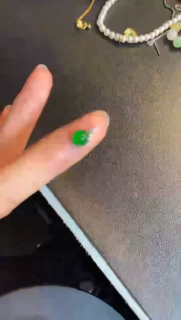 吊坠(不含链)18K金镶嵌翡翠1