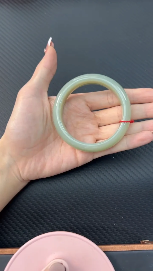 【闪购商品】和田玉手镯未镶嵌且末微色差近矿56手镯