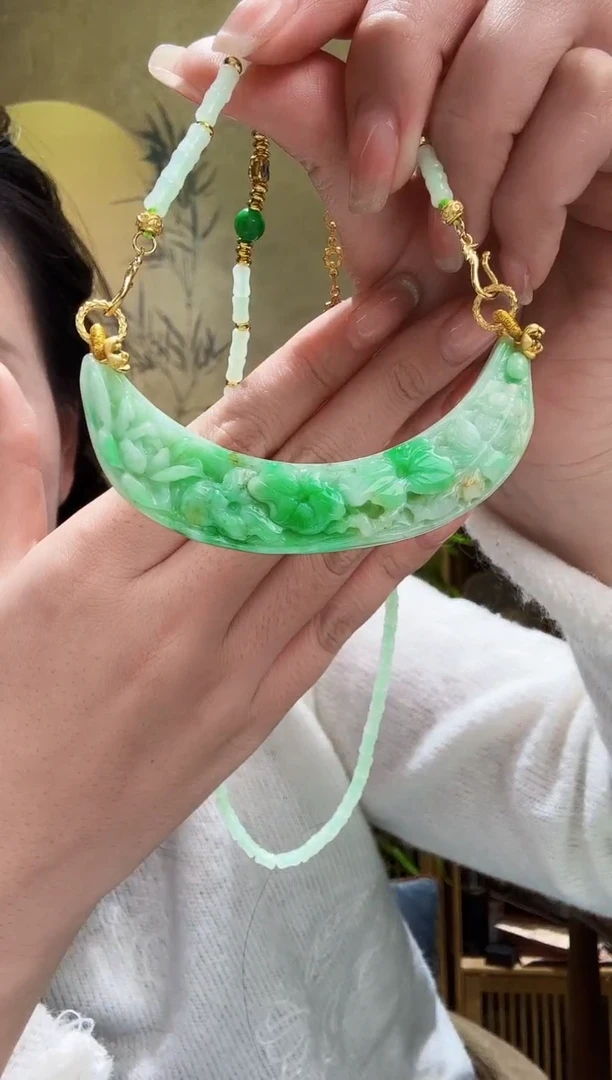 颈饰未镶嵌翡翠吊坠