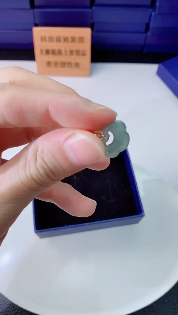 翡翠未镶嵌颈饰1111111