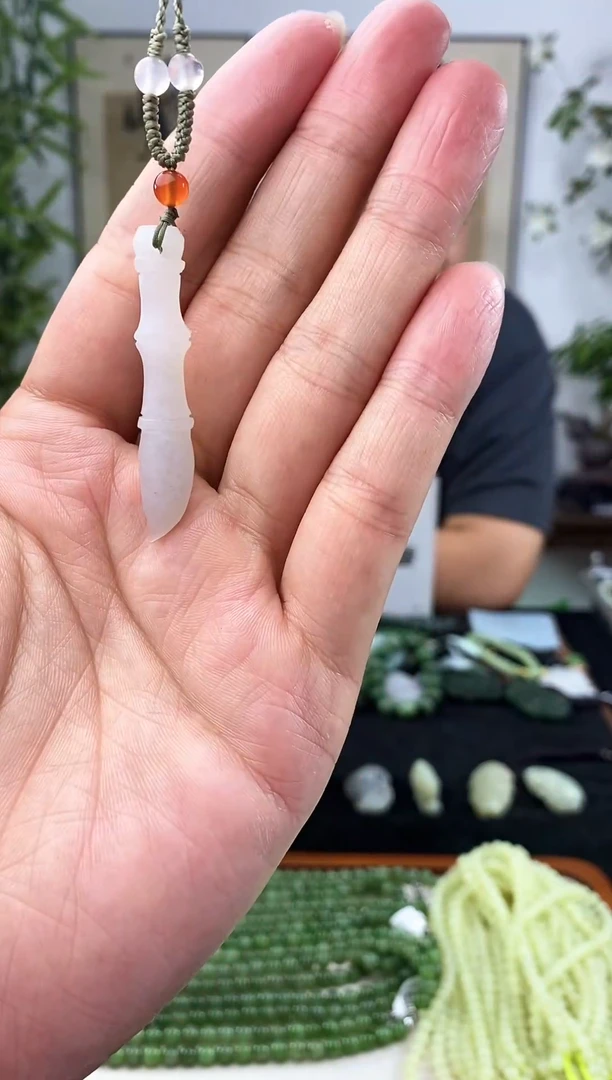 和田玉未镶嵌颈饰文昌笔
