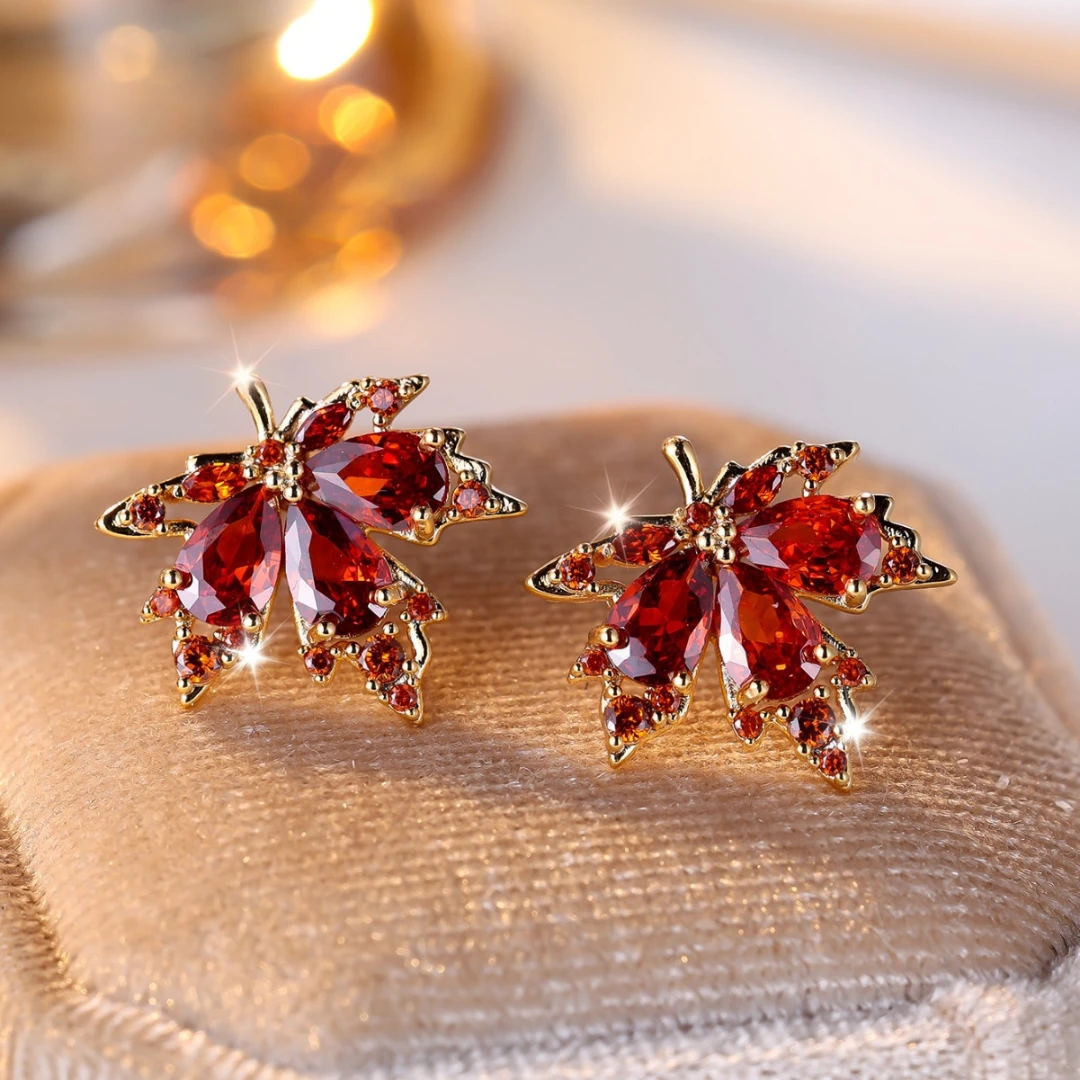 铜合金合成锆石耳饰 原创设计师款石榴红水滴钻枫叶耳钉72号