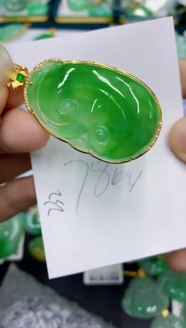 翡翠18K金镶嵌颈饰1111111111