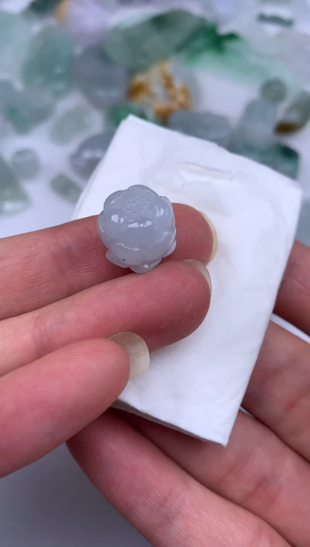 翡翠未镶嵌颈饰莲花珠
