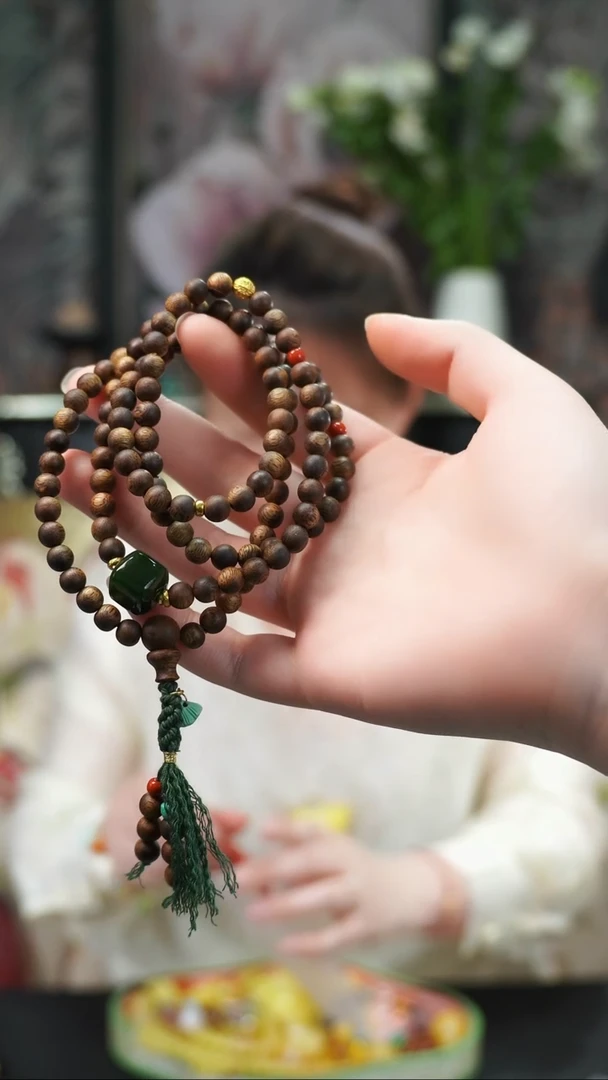 18K金镶嵌手串和田玉手串