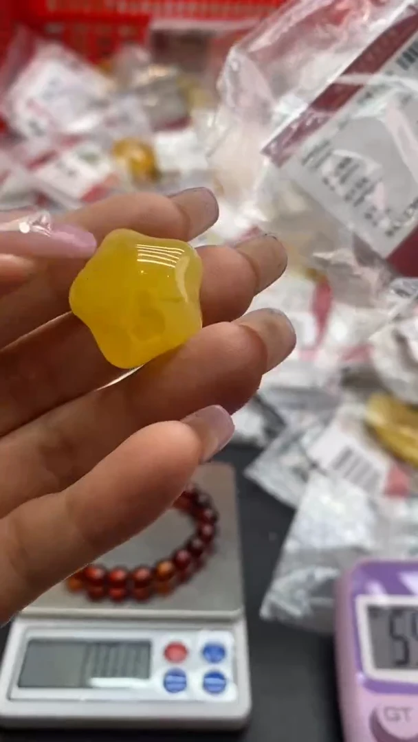琥珀未镶嵌珠宝奇石60