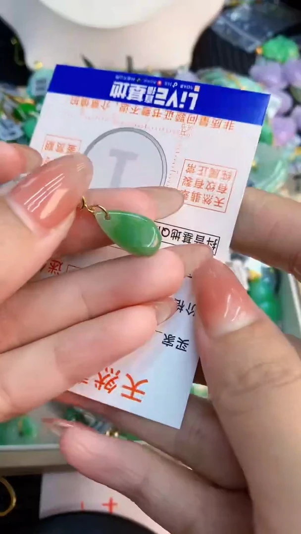 翡翠未镶嵌颈饰           1