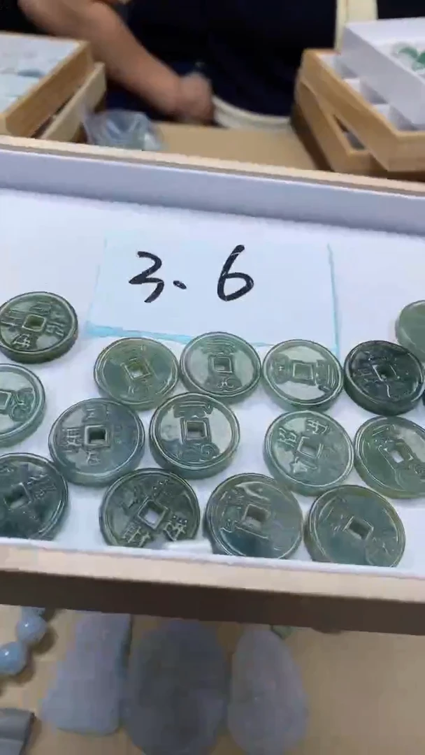 颈饰未镶嵌翡翠挂件多样性发一