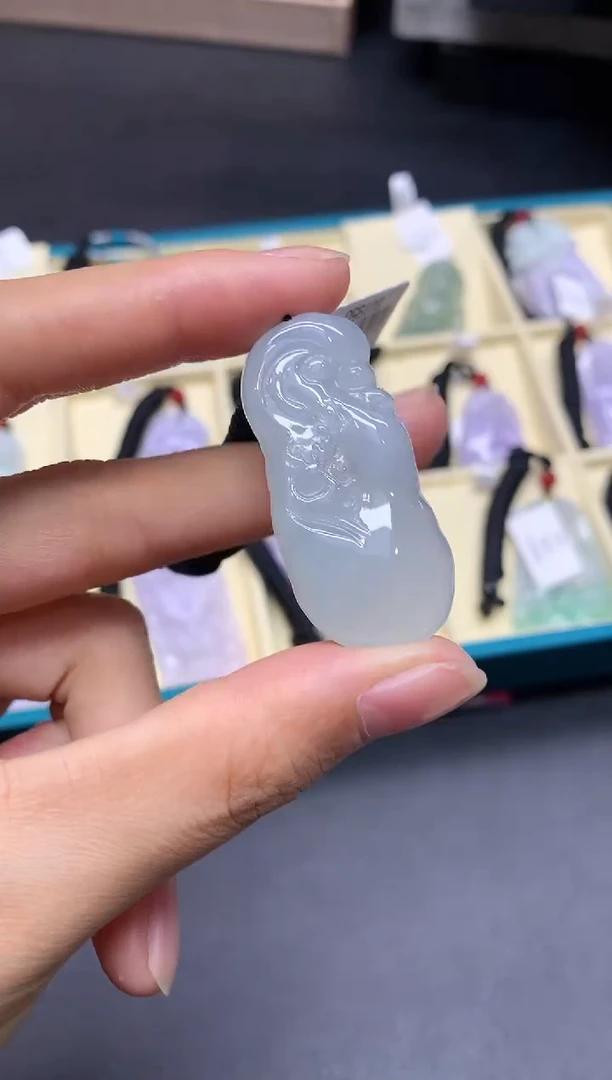 【闪购商品】定制翡翠未镶嵌小鹿牌【无服务费】