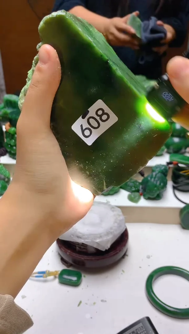 未镶嵌和田玉（碧玉）珠宝半成品0