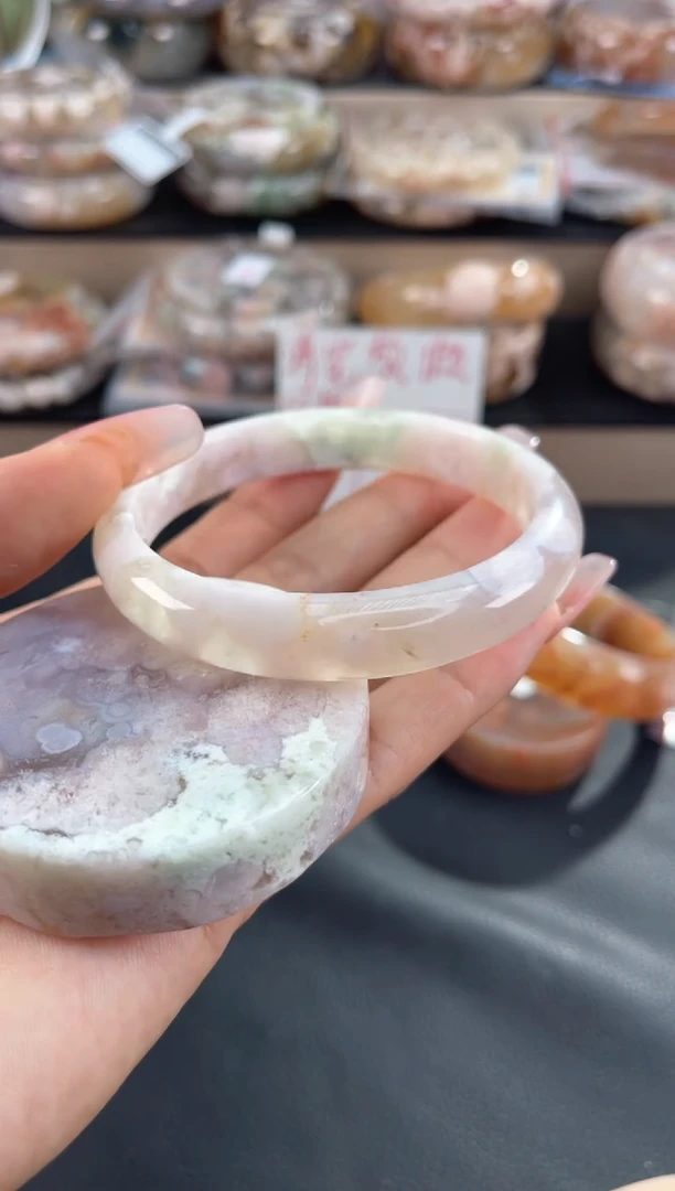 未镶嵌手镯石英质玉63