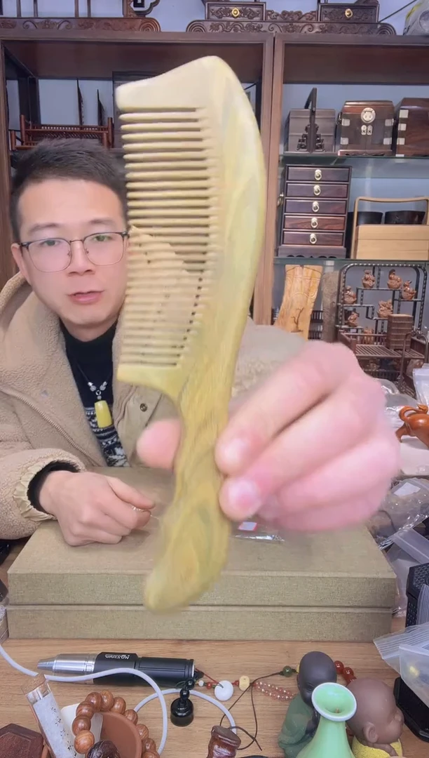 【闪购商品】乌木类书架956绿檀长柄梳