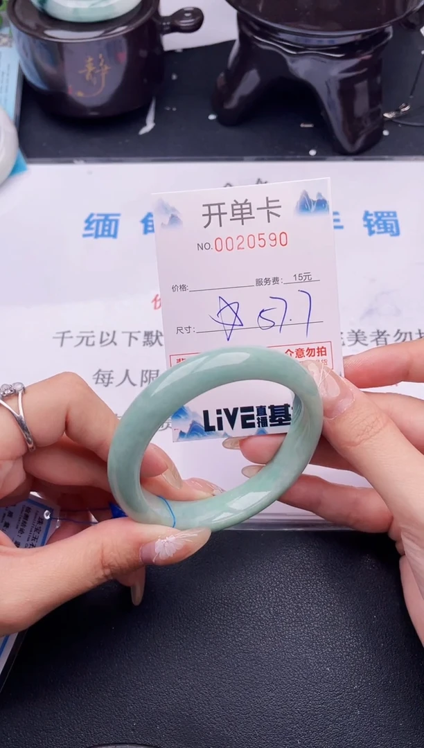 翡翠手镯未镶嵌拍哪个图片就是发哪个90