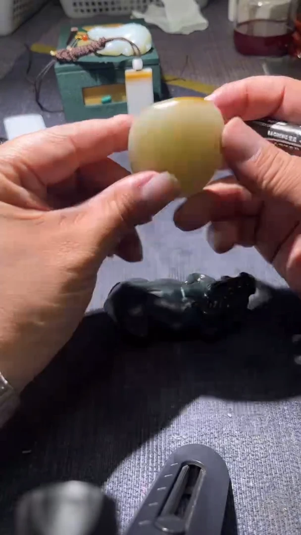颈饰未镶嵌和田玉吊坠