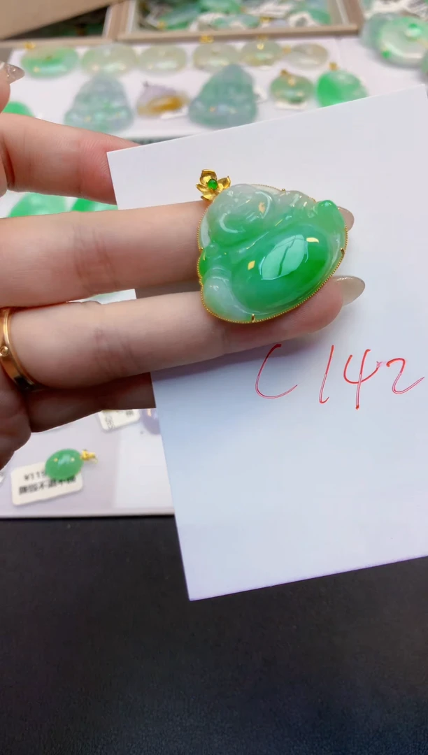 翡翠18K金镶嵌颈饰天然缅甸A货翡翠