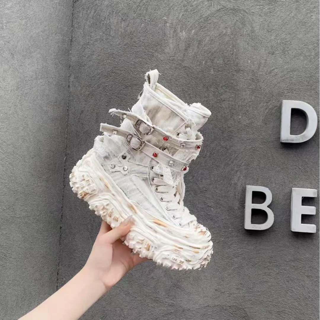 2025秋季厚底水洗牛仔重工擦色做旧蕾丝松糕溶解鞋机车短靴马丁靴