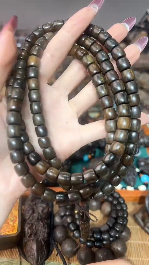 【闪购商品】贡木新品0.8x0.9cm108颗绿奇楠手串