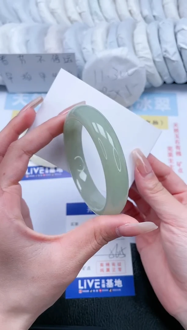 【闪购商品】石英质玉手镯未镶嵌T228-56.5