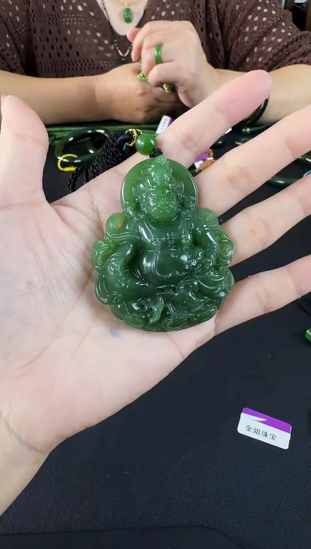 颈饰未镶嵌和田玉（碧玉）黄财财