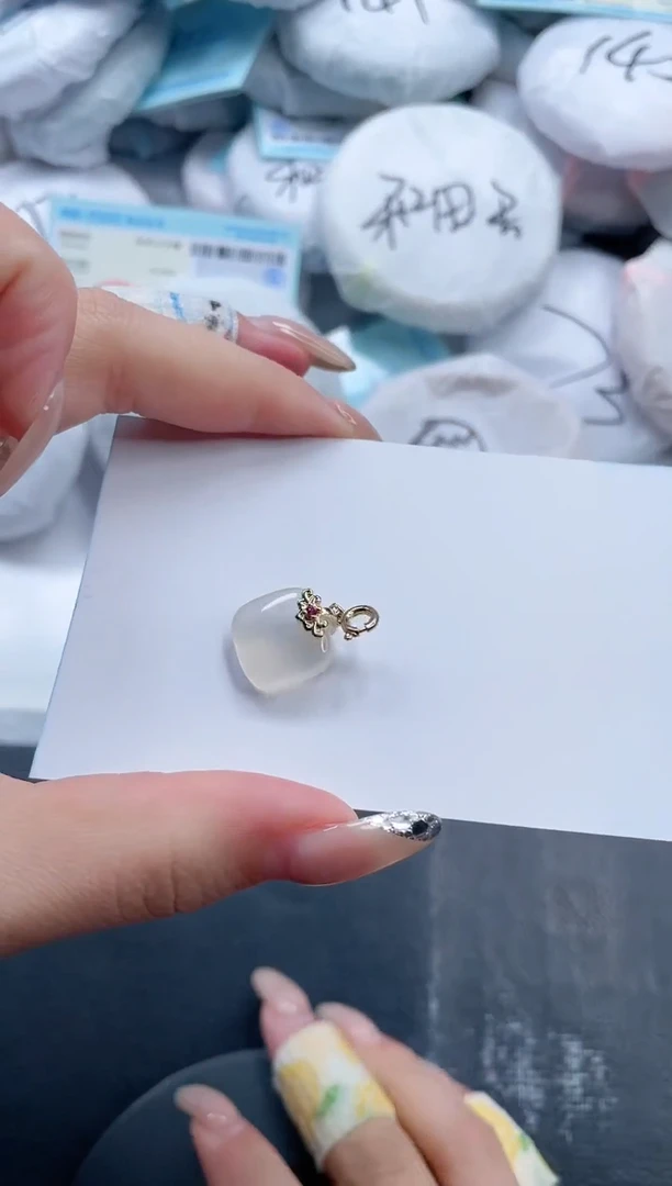 石英质玉未镶嵌颈饰无事牌挂件