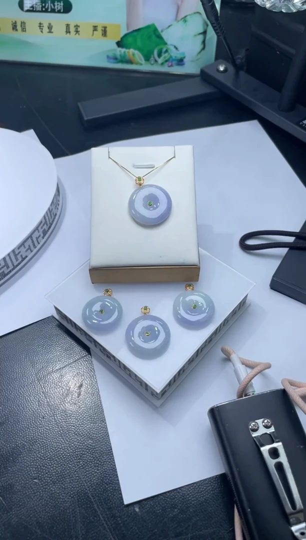 18K金镶嵌挂件翡翠FL122722/多样性发一件（不含链）