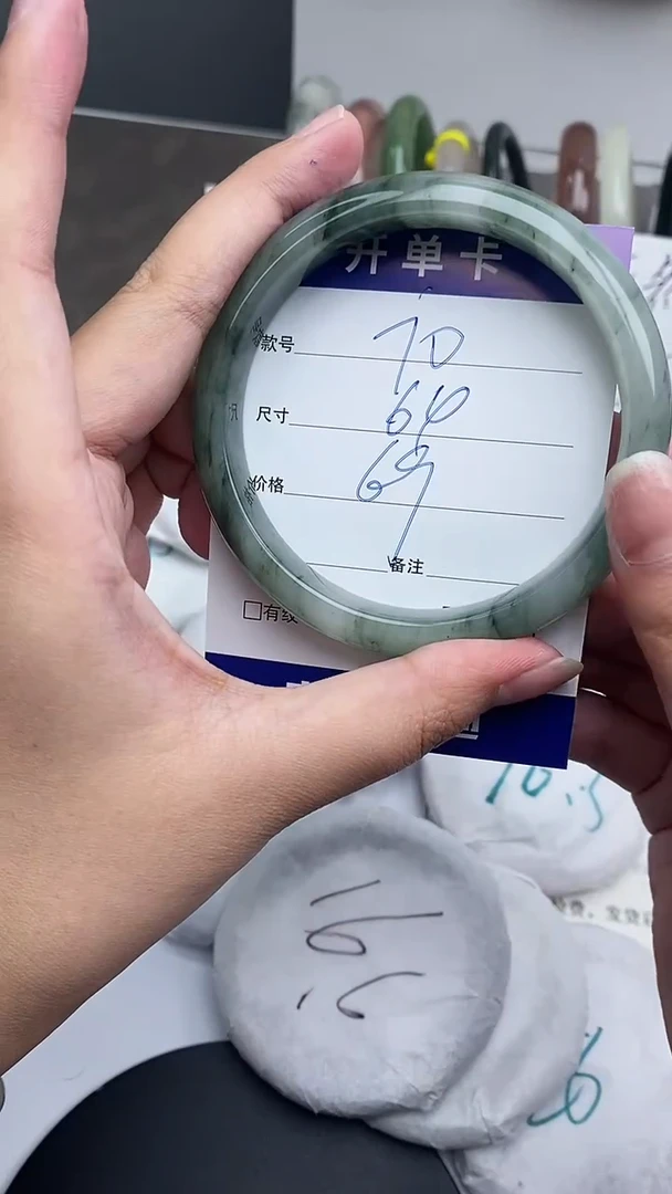 【闪购商品】石英质玉手镯未镶嵌63-65