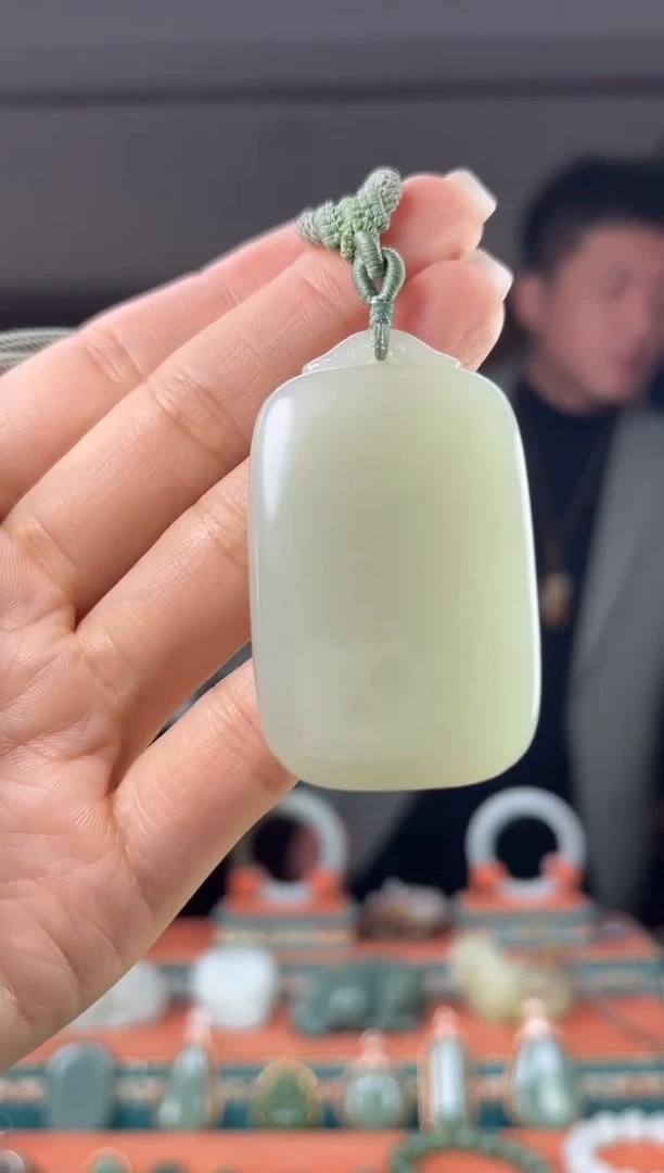 颈饰未镶嵌和田玉佩佩