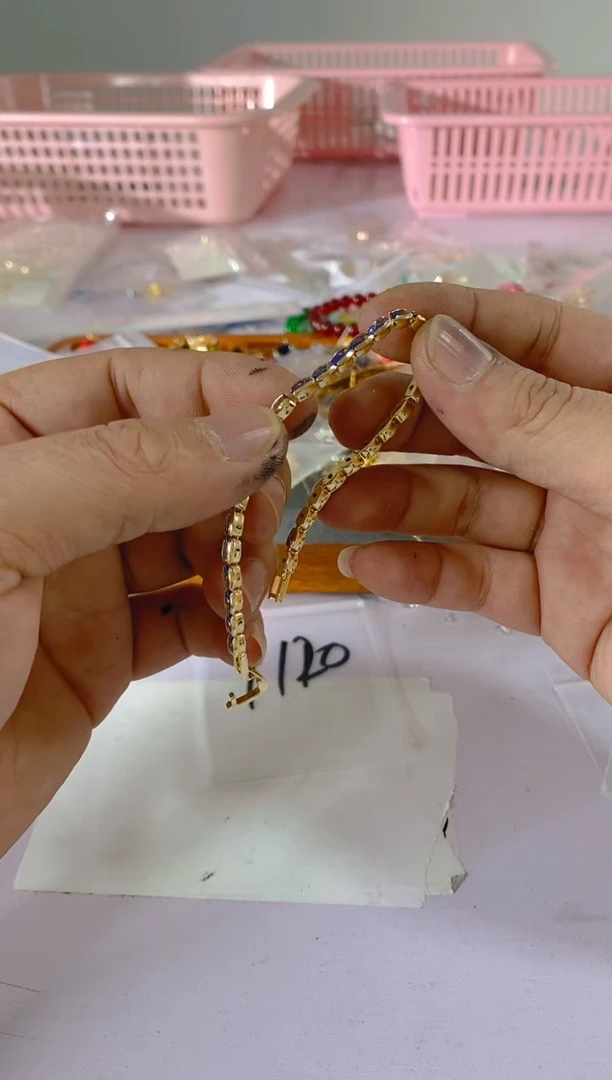 【闪购商品】水晶颈饰银S925镶嵌1120红宝，蓝宝，多样性发一件赠链