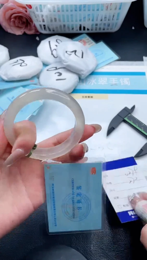 【闪购商品】石英质玉手镯未镶嵌7V279-55