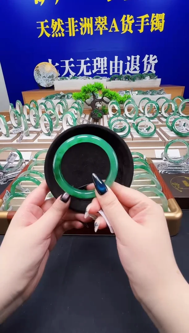 未镶嵌手镯石英质玉（非洲翠）圈口59