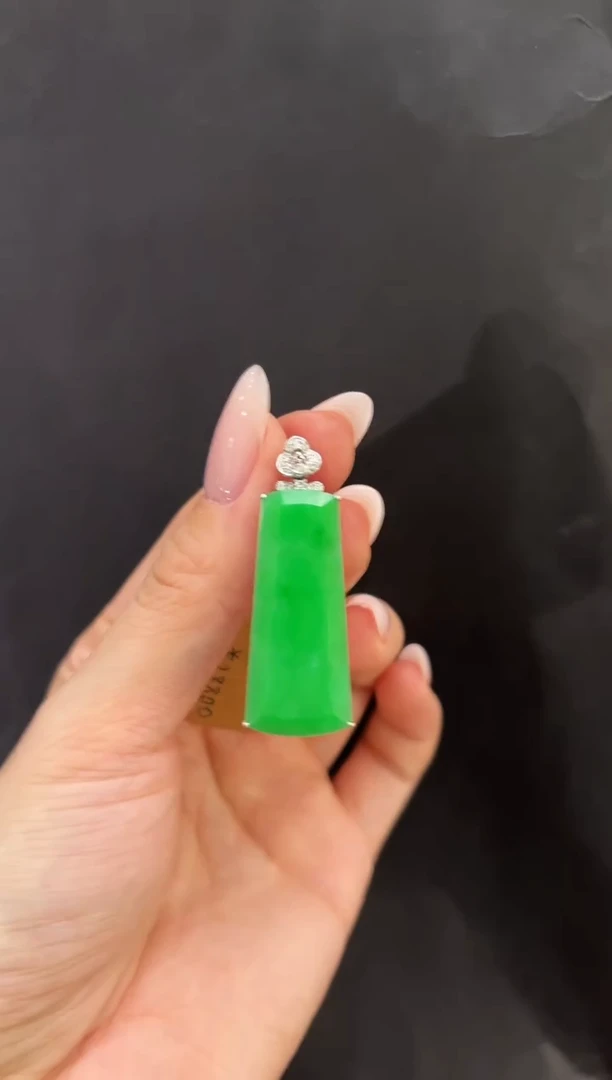 吊坠(不含链)18K金镶嵌翡翠无事牌吊坠多人不退不换