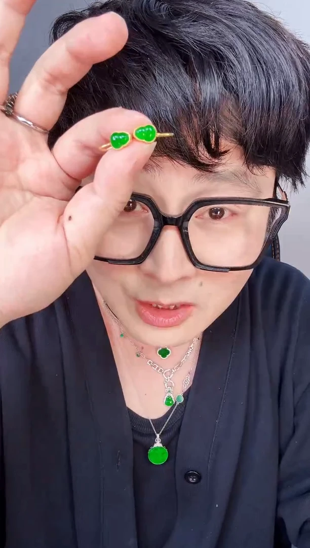 【闪购商品】翡翠颈饰未镶嵌一对