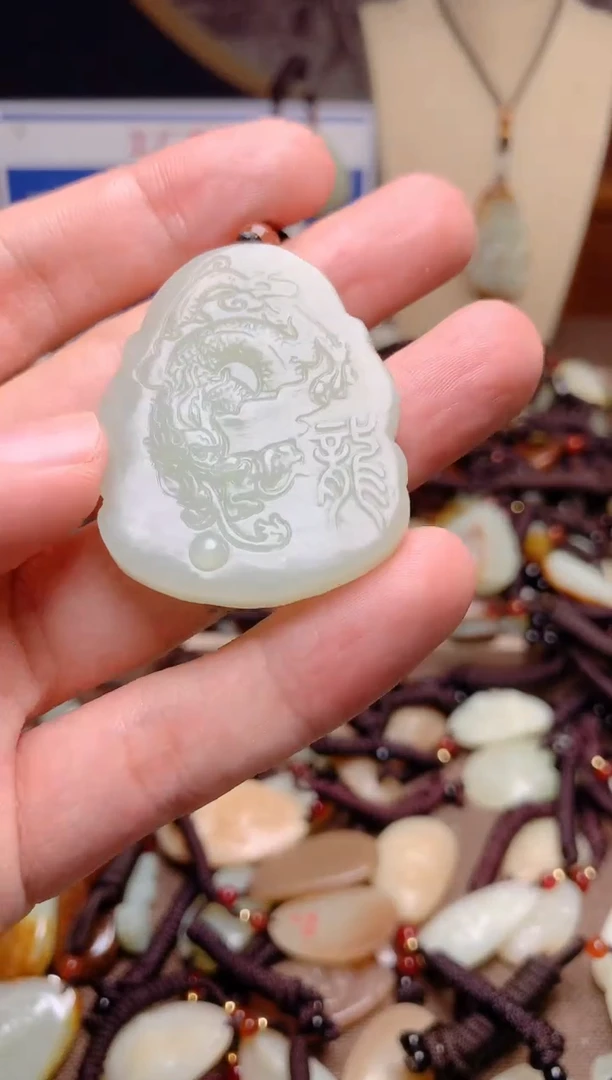 和田玉未镶嵌颈饰1