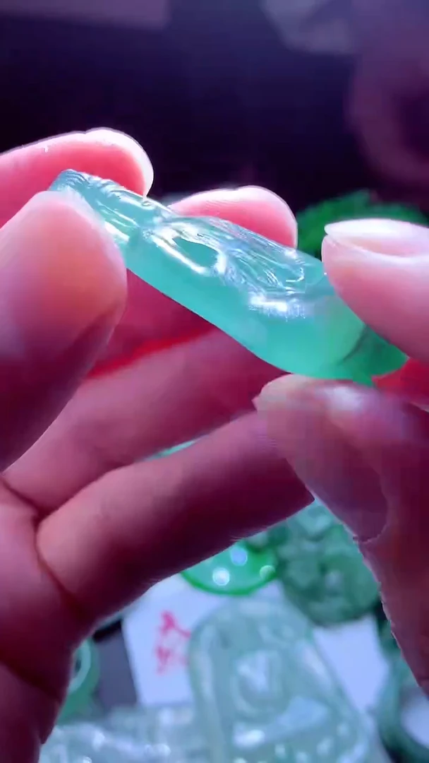 未镶嵌定制翡翠有***?翡翠毛货定制