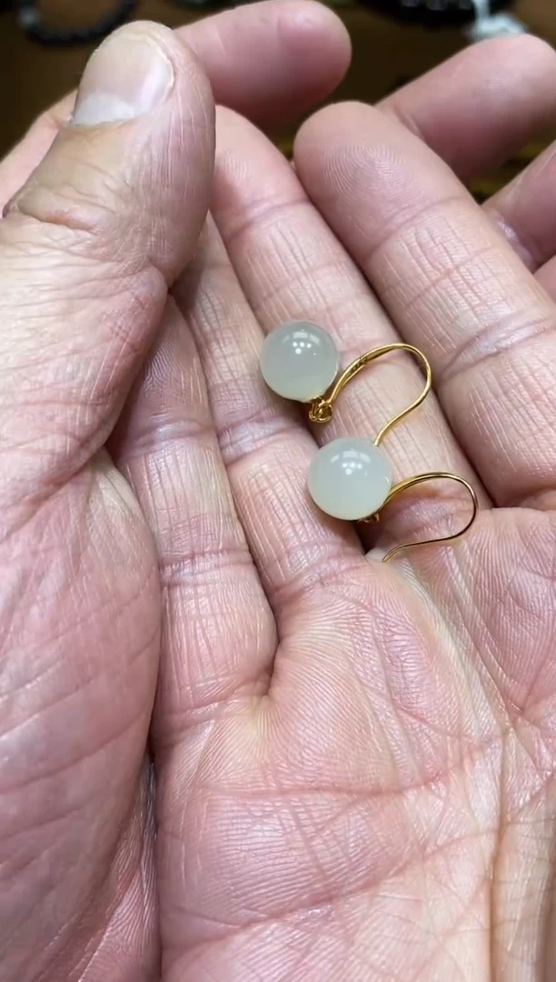 颈饰未镶嵌和田玉耳钉