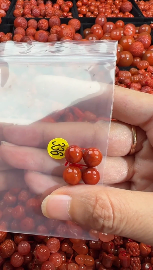 南红玛瑙未镶嵌颈饰1