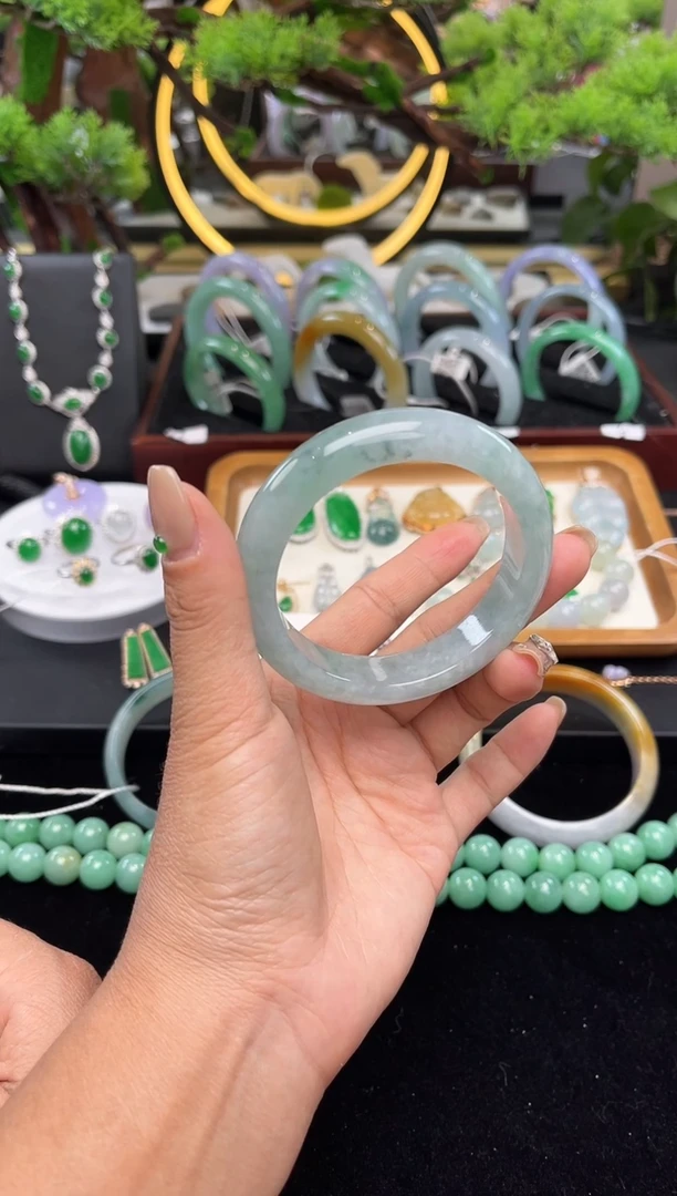未镶嵌手镯翡翠手镯